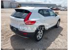 VOLVO XC40 MOMENTUM 2022