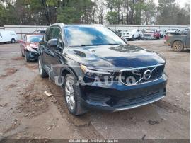 VOLVO XC40 T4 MOMENTUM 2022