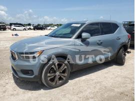 VOLVO XC40 T4 IN 2020