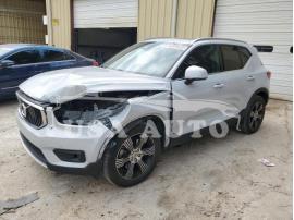 VOLVO XC40 T4 IN 2021