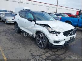 VOLVO XC40 T4 R-DESIGN 2021