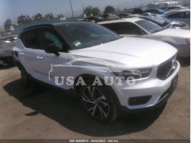 VOLVO XC40 R-DESIGN 2021
