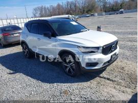 VOLVO XC40 T4 R-DESIGN 2020