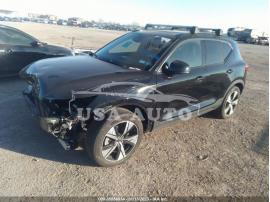 VOLVO XC40 2021