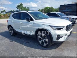 VOLVO XC40 B4 ULTIMATE DARK THEME 2023