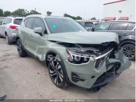 VOLVO XC40 ULTIMATE BRIGHT THEME 2023