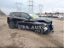 VOLVO XC40 B5 PLUS BRIGHT THEME 2023