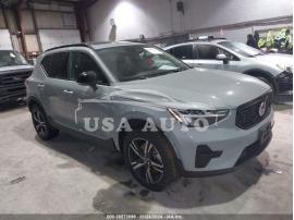 VOLVO XC40 B5 CORE DARK THEME 2024
