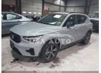 VOLVO XC40 B5 CORE DARK THEME 2024