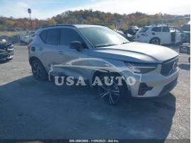 VOLVO XC40 B5 PLUS DARK THEME 2023
