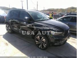 VOLVO XC40 ULTIMATE DARK THEME 2023