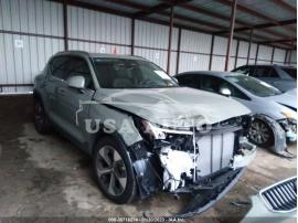 VOLVO XC40 PLUS BRIGHT THEME 2023