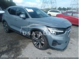 VOLVO XC40 PLUS BRIGHT THEME 2023