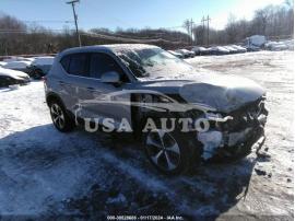 VOLVO XC40 B5 PLUS BRIGHT THEME 2023