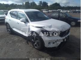 VOLVO XC40 CORE 2023