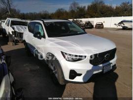 VOLVO XC40 PLUS DARK THEME 2023