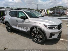 VOLVO XC40 ULTIMATE DARK THEME 2023