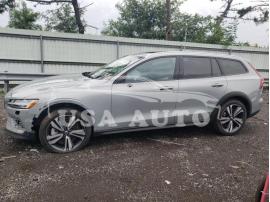 VOLVO V60 CROSS 2024