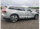 VOLVO V60 CROSS 2024